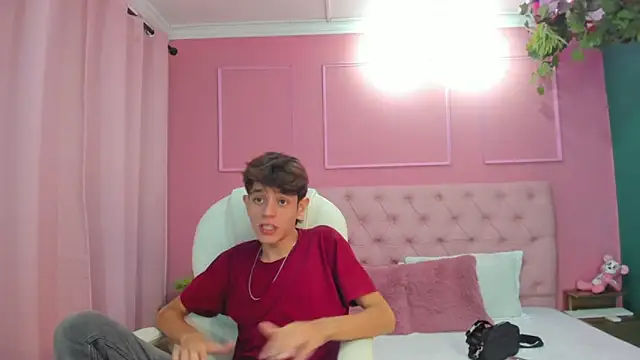 Snapshot of KLAUS_SUNRISE_XX chatting on December 26, 2024, 3:06 am KLAUS SUNRISE XX online show from December 26, 2024, 3:06 am