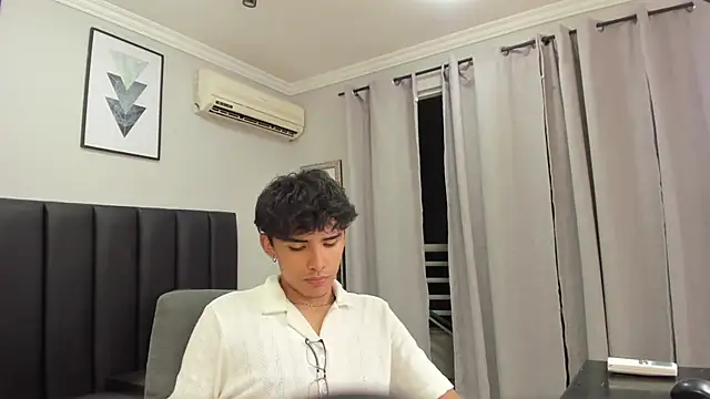 Snapshot of KLAUS_SUNRISE_XX chatting on January 18, 2025, 5:20 am KLAUS SUNRISE XX online show from January 18, 2025, 5:20 am