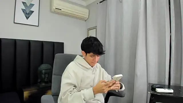 Snapshot of KLAUS_SUNRISE_XX chatting on February 27, 2025, 7:44 am KLAUS SUNRISE XX online show from February 27, 2025, 7:44 am