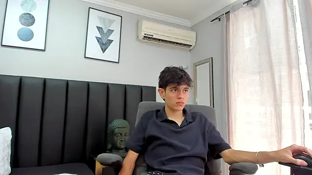 Snapshot of KLAUS_SUNRISE_XX chatting on March 19, 2025, 5:39 pm KLAUS SUNRISE XX online show from March 19, 2025, 5:39 pm