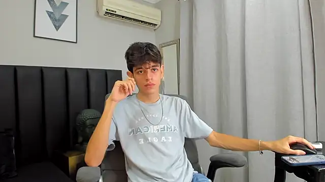 Snapshot of KLAUS_SUNRISE_XX chatting on March 23, 2025, 5:32 am KLAUS SUNRISE XX online show from March 23, 2025, 5:32 am