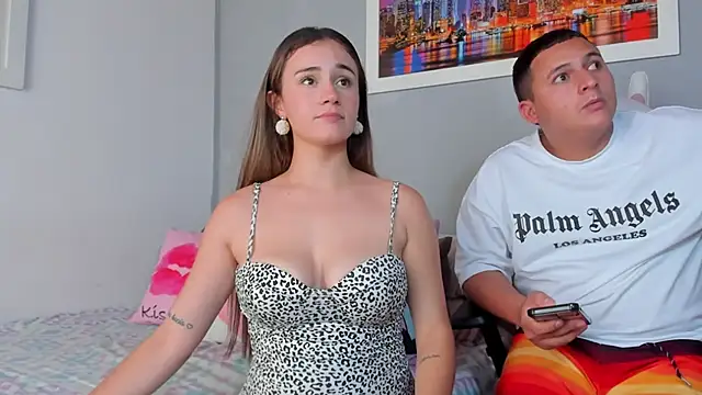 Snapshot of naughtyloverss chatting on December 6, 2024, 6:06 pm naughtyloverss online show from December 6, 2024, 6:06 pm