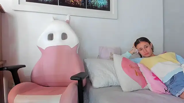 Snapshot of naughtyloverss chatting on December 29, 2024, 5:22 pm naughtyloverss online show from December 29, 2024, 5:22 pm