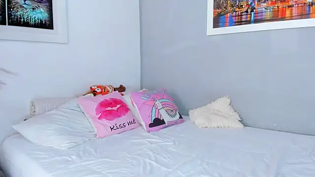 Snapshot of naughtyloverss chatting on February 19, 2025, 6:43 pm naughtyloverss online show from February 19, 2025, 6:43 pm