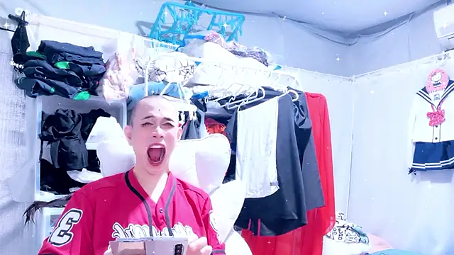 Im IVE LOVE online show from June 7, 2026, 4:33 pm