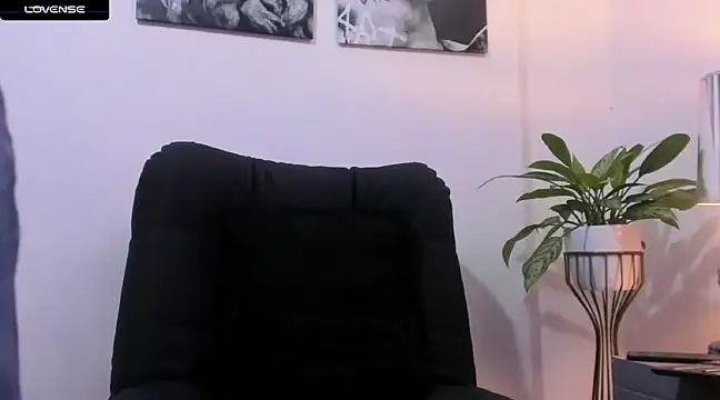 CruzVega online show from January 8, 2025, 10:48 pm