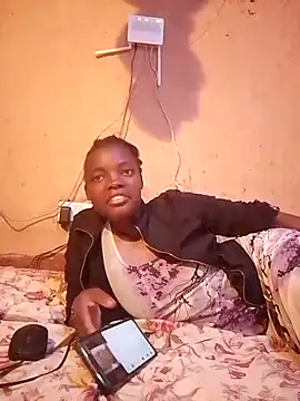 Snapshot of QUEEN-NAIMA chatting on October 3, 2025, 10:01 am QUEEN-NAIMA online show from October 3, 2025, 10:01 am