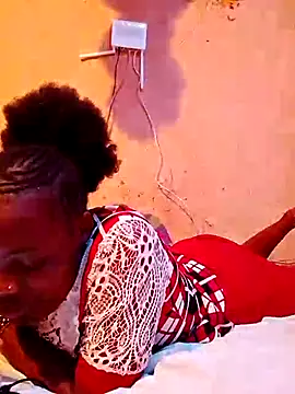 Snapshot of QUEEN-NAIMA chatting on October 5, 2025, 12:47 pm QUEEN-NAIMA online show from October 5, 2025, 12:47 pm