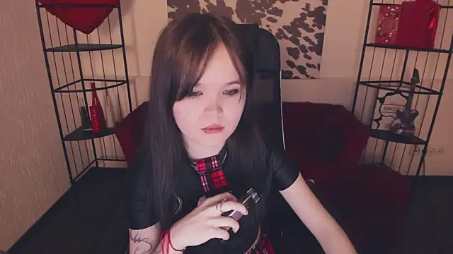 Elainebeness online show from April 7, 2026, 7:47 pm