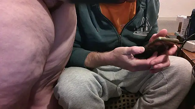 Snapshot of Maebi chatting on December 10, 2024, 1:00 pm Maebi online show from December 10, 2024, 1:00 pm