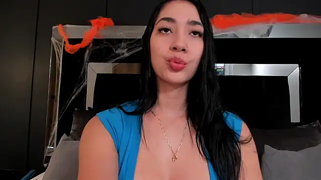 Snapshot of julieta_jewel chatting on October 26, 2025, 1:39 pm julieta jewel online show from October 26, 2025, 1:39 pm