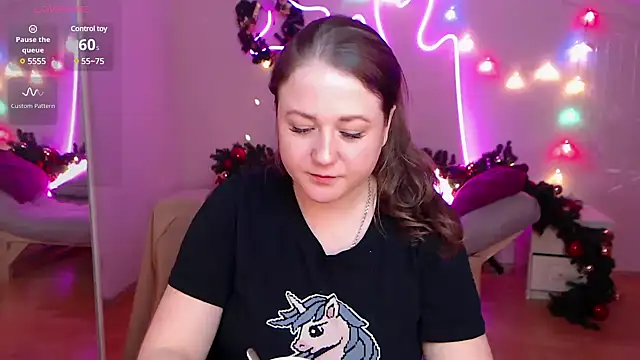 Snapshot of LizzyShine chatting on January 6, 2025, 9:00 pm LizzyShine online show from January 6, 2025, 9:00 pm