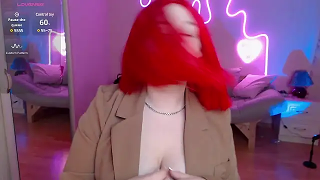 Snapshot of LizzyShine chatting on February 28, 2025, 8:28 pm LizzyShine online show from February 28, 2025, 8:28 pm