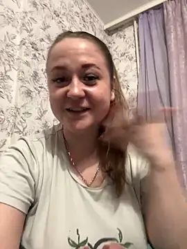 Snapshot of LizzyShine chatting on March 3, 2025, 9:15 pm LizzyShine online show from March 3, 2025, 9:15 pm