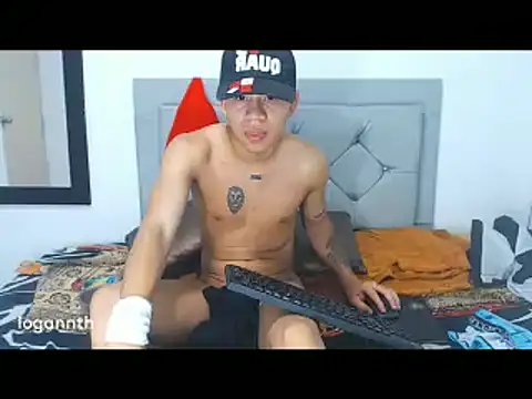 Snapshot of logannth chatting on December 6, 2024, 1:11 pm logannth online show from December 6, 2024, 1:11 pm