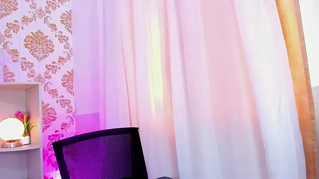 emaa lambert online show from November 26, 2025, 4:52 pm