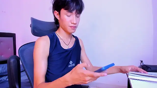 Snapshot of Johhan__Lee chatting on February 12, 2025, 7:56 pm Johhan Lee online show from February 12, 2025, 7:56 pm