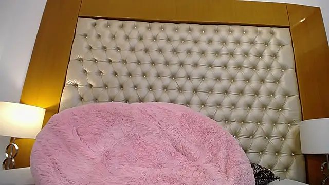 Snapshot of MegannMyerss chatting on February 4, 2025, 1:56 am MegannMyerss online show from February 4, 2025, 1:56 am