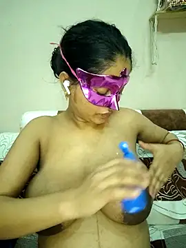 bigtitsqueen online show from October 28, 2025, 5:00 am