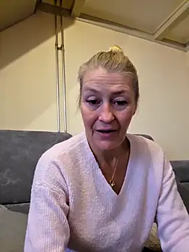 lisalustjouw online show from November 20, 2025, 10:15 am