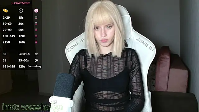 LizaKisses online show from November 14, 2025, 4:06 pm