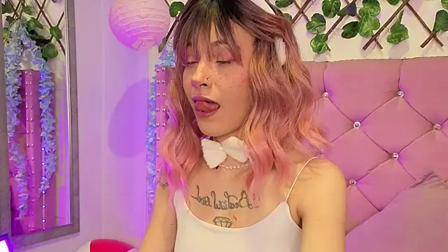 lauren evans96 online show from October 28, 2025, 3:43 am