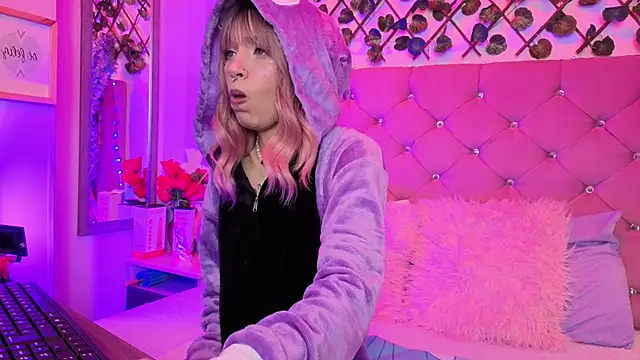 lauren evans96 online show from February 18, 2026, 2:18 am