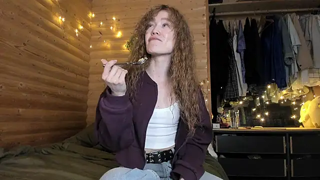 such juicee online show from February 3, 2025, 7:21 pm