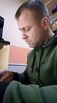 Snapshot of Crek666 chatting on December 21, 2024, 1:32 pm Crek666 online show from December 21, 2024, 1:32 pm