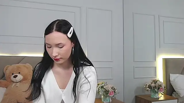 Snapshot of LeilaLow chatting on December 26, 2024, 12:05 pm LeilaLow online show from December 26, 2024, 12:05 pm