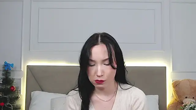 Snapshot of LeilaLow chatting on December 29, 2024, 12:01 pm LeilaLow online show from December 29, 2024, 12:01 pm