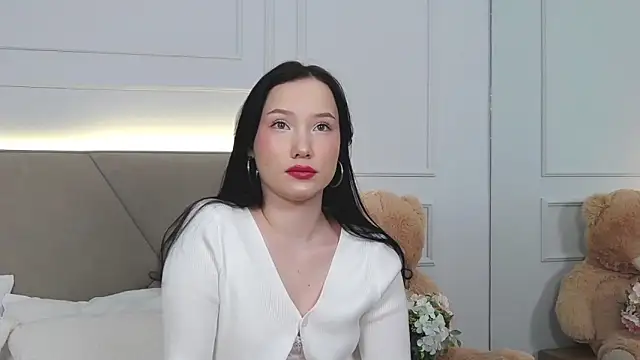 Snapshot of LeilaLow chatting on January 15, 2025, 12:15 pm LeilaLow online show from January 15, 2025, 12:15 pm