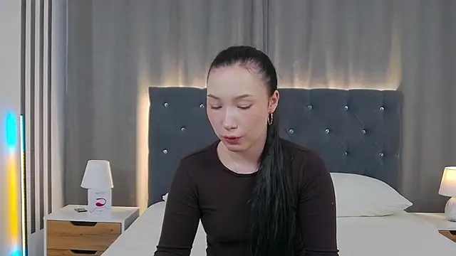 Snapshot of LeilaLow chatting on January 13, 2026, 11:48 am LeilaLow online show from January 13, 2026, 11:48 am