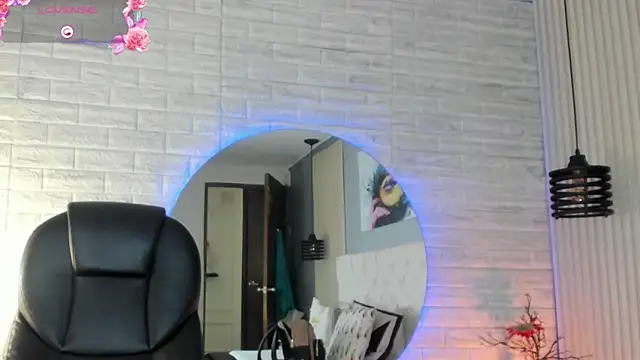 nicole  parker1 online show from January 13, 2025, 12:24 pm