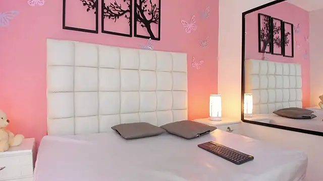 Snapshot of RenataJhonson_ chatting on March 11, 2025, 4:43 am RenataJhonson online show from March 11, 2025, 4:43 am