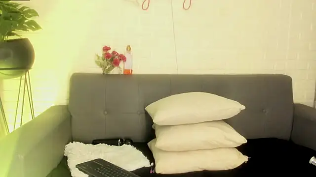 Snapshot of karina_gomez_18 chatting on October 6, 2025, 11:29 am karina gomez 18 online show from October 6, 2025, 11:29 am