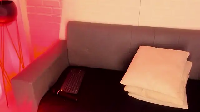 karina gomez 18 online show from November 28, 2025, 11:24 am