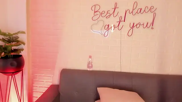 karina gomez 18 online show from November 30, 2025, 11:25 am