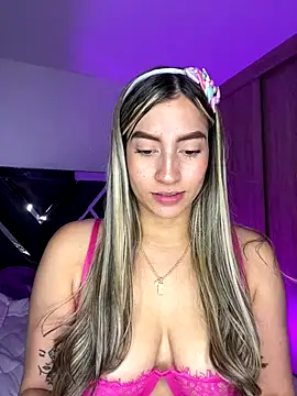 Snapshot of Issabela_G1 chatting on December 2, 2024, 4:53 am Issabela G1 online show from December 2, 2024, 4:53 am