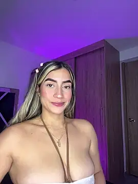 Snapshot of Issabela_G1 chatting on December 6, 2024, 3:55 pm Issabela G1 online show from December 6, 2024, 3:55 pm