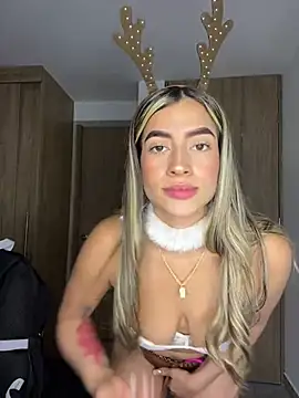 Snapshot of Issabela_G1 chatting on December 6, 2024, 9:46 pm Issabela G1 online show from December 6, 2024, 9:46 pm