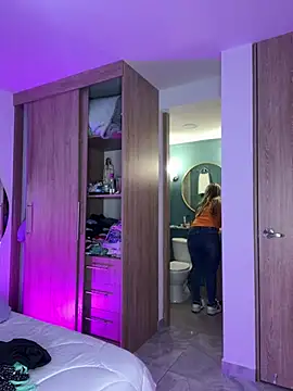 Snapshot of Issabela_G1 chatting on December 10, 2024, 6:44 am Issabela G1 online show from December 10, 2024, 6:44 am