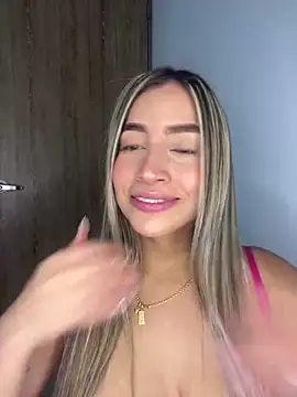 Snapshot of Issabela_G1 chatting on December 12, 2024, 1:43 am Issabela G1 online show from December 12, 2024, 1:43 am