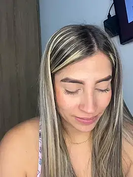 Snapshot of Issabela_G1 chatting on December 12, 2024, 5:52 am Issabela G1 online show from December 12, 2024, 5:52 am