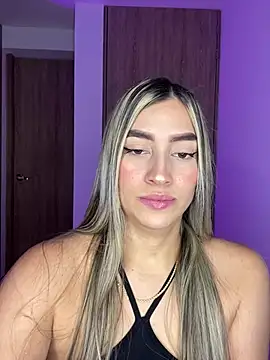 Snapshot of Issabela_G1 chatting on December 14, 2024, 2:45 am Issabela G1 online show from December 14, 2024, 2:45 am