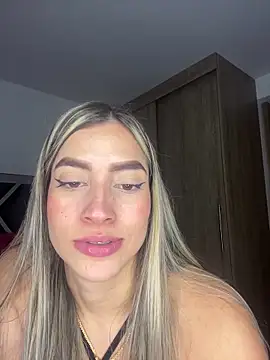 Snapshot of Issabela_G1 chatting on December 14, 2024, 9:18 am Issabela G1 online show from December 14, 2024, 9:18 am