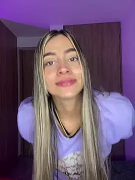 Snapshot of Issabela_G1 chatting on December 15, 2024, 6:40 am Issabela G1 online show from December 15, 2024, 6:40 am