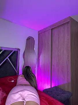 Snapshot of Issabela_G1 chatting on December 15, 2024, 11:20 pm Issabela G1 online show from December 15, 2024, 11:20 pm