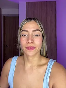 Snapshot of Issabela_G1 chatting on December 22, 2024, 2:28 am Issabela G1 online show from December 22, 2024, 2:28 am