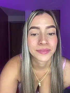 Snapshot of Issabela_G1 chatting on December 24, 2024, 4:55 am Issabela G1 online show from December 24, 2024, 4:55 am